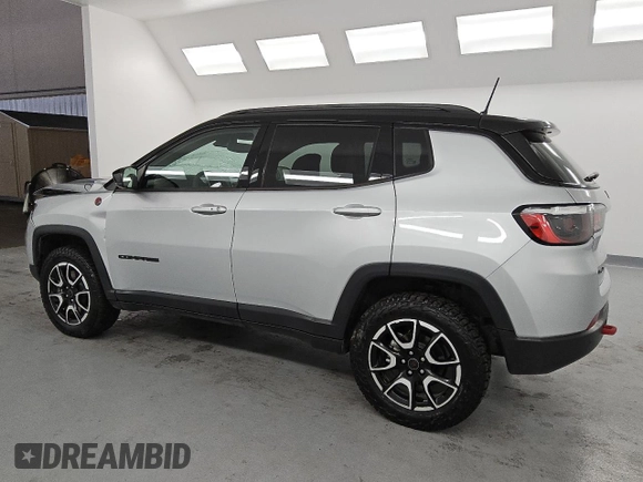 2025 Jeep Compass Trailhawk с VIN 3C4NJDDN4ST523821, выставлен на аукционе Copart как лот 61833225 с пробегом 22 208 миль миль и Чистый • Clean title. История ставок и продаж доступна на DreamBid. Изображение 2.