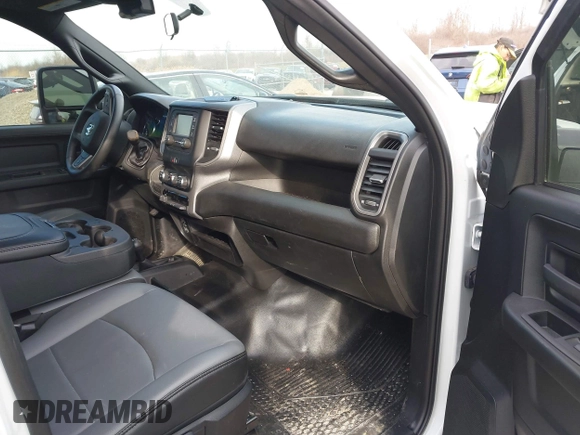 2024 Ram 2500 Tradesman with VIN 3C6UR5HL4RG156559, listed as a IAAI auction lot 41834788 with 2,789 mi miles and . Bid and sale history available at DreamBid. Image 5.