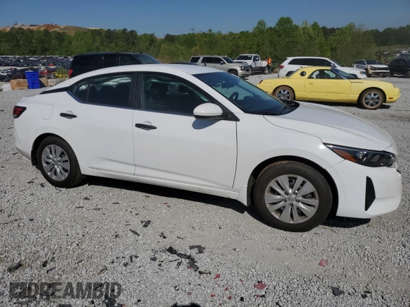 2025 Nissan Sentra S z VIN 3N1AB8BV2SY264239, wystawiony jako Copart lot #53514905 z przebiegiem 2431 mil mil oraz Szkoda całkowita • Salvage title. Historia ofert i sprzedaży dostępna na DreamBid. Obrazek 4.