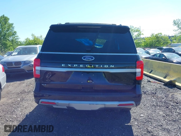 2024 Ford Expedition XLT z VIN 1FMJU1J84REA35560, wystawiony jako IAAI lot #42266211 z przebiegiem 21 950 mil mil oraz . Historia ofert i sprzedaży dostępna na DreamBid. Obrazek 16.