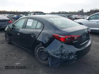 2015 Mazda 3 i SV with VIN JM1BM1T79F1237259, listed as a IAAI auction lot 40971092 with 140,871 mi miles. Bid and sale history available at carsss.com. Image 3.