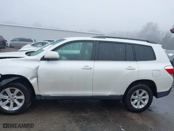 2012 Toyota Highlander with VIN 5TDBK3EH2CS117745, listed as a IAAI auction lot 41912110 with 216,449 mi miles. Bid and sale history available at carsss.com. Image 15.