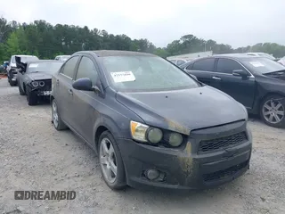 2016 Chevrolet Sonic LTZ z VIN 1G1JE5SB7G4156694, wystawiony jako IAAI lot #42157696 z przebiegiem 154 337 mil mil oraz . Historia ofert i sprzedaży dostępna na DreamBid. Obrazek 1.