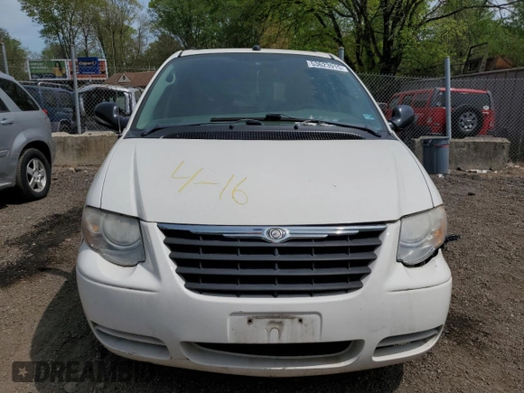 2005 Chrysler Town & Country LX with VIN 2C4GP44R15R450232, listed as a Copart auction lot 53623915 with 57,372 mi miles and Salvage Title. Bid and sale history available at carsss.com. Image 6.