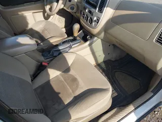 2005 Ford Escape XLT with VIN 1FMYU93145KD85599, listed as a IAAI auction lot 42036751 with 221,039 mi miles and . Bid and sale history available at DreamBid. Image 5.