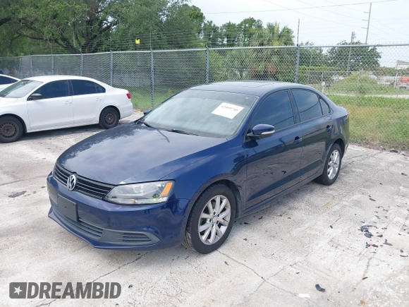 2012 Volkswagen Jetta SE с VIN 3VWDP7AJ1CM407112, выставлен на аукционе IAAI как лот 42409740 с пробегом 239 701 миль миль и . История ставок и продаж доступна на DreamBid. Изображение 2.