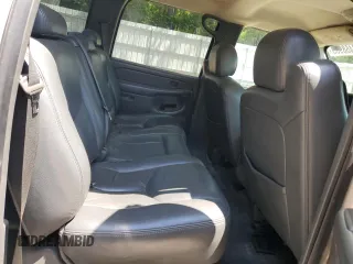 2005 GMC Sierra 3500 DRW Work Trk z VIN 1GTJK33245F920117, wystawiony jako Copart lot #57468965 z przebiegiem 157 458 mil mil oraz Szkoda całkowita • Salvage title. Historia ofert i sprzedaży dostępna na DreamBid. Obrazek 10.
