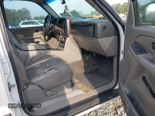 2005 Chevrolet Tahoe LS with VIN 1GNEK13T35J196245, listed as a IAAI auction lot 42131331 with 316,396 mi miles and . Bid and sale history available at DreamBid. Image 5.