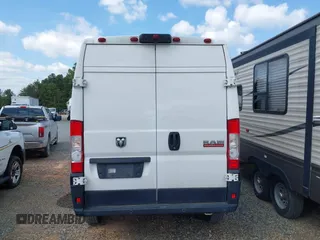 2020 Ram ProMaster Cargo z VIN 3C6TRVDG5LE115932, wystawiony jako IAAI lot #42060526 z przebiegiem 145 147 mil mil oraz . Historia ofert i sprzedaży dostępna na DreamBid. Obrazek 17.