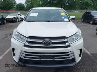 2019 Toyota Highlander LE with VIN 5TDBZRFH5KS929567, listed as a IAAI auction lot 42603356 with 40,368 mi miles and . Bid and sale history available at DreamBid. Image 12.