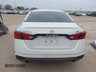2019 Nissan Altima 2.5 SR with VIN 1N4BL4CV8KC135636, listed as a IAAI auction lot 41635760 with 60,087 mi miles. Bid and sale history available at carsss.com. Image 17.