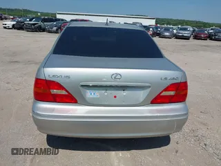 2002 Lexus LS 430 z VIN JTHBN30F420082588, wystawiony jako IAAI lot #42406377 z przebiegiem 239 730 mil mil oraz . Historia ofert i sprzedaży dostępna na DreamBid. Obrazek 6.