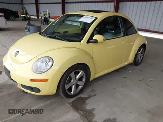 2006 Volkswagen New Beetle Coupe with VIN 3VWSR31C26M406972, listed as a IAAI auction lot 41493997 with 222,115 mi miles. Bid and sale history available at carsss.com. Image 2.