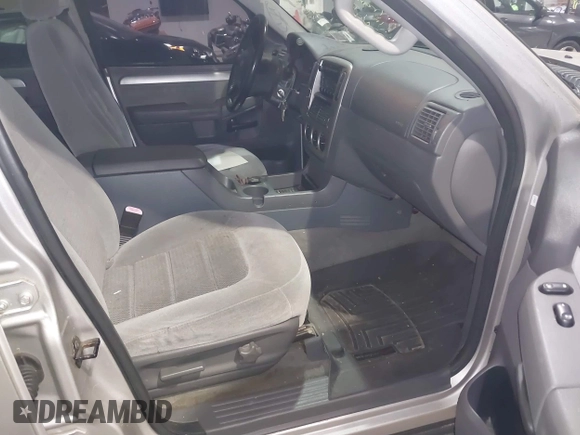 2004 Ford Explorer XLT z VIN 1FMZU73K34UA63816, wystawiony jako IAAI lot #41011396 z przebiegiem 179 850 mil mil oraz . Historia ofert i sprzedaży dostępna na DreamBid. Obrazek 5.