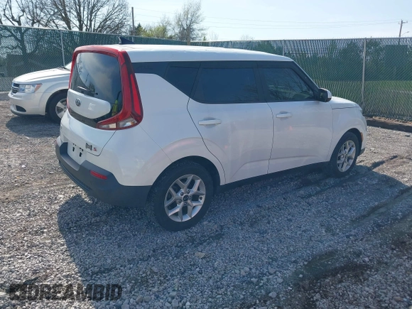 2020 Kia Soul LX with VIN KNDJ23AU7L7021165, listed as a IAAI auction lot 41924587 with 87,513 mi miles. Bid and sale history available at carsss.com. Image 4.
