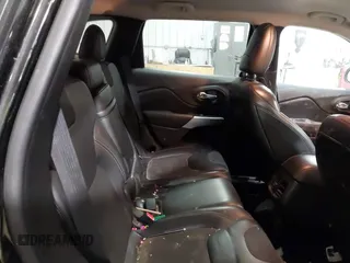 2018 Jeep Cherokee Latitude Plus with VIN 1C4PJMLB2JD531064, listed as a IAAI auction lot 41539824 with 197,548 mi miles. Bid and sale history available at carsss.com. Image 8.