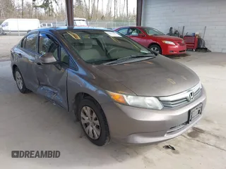 2012 Honda Civic LX z VIN 2HGFB2F53CH598752, wystawiony jako IAAI lot #41825363 z przebiegiem 212 879 mil mil oraz . Historia ofert i sprzedaży dostępna na DreamBid. Obrazek 1.
