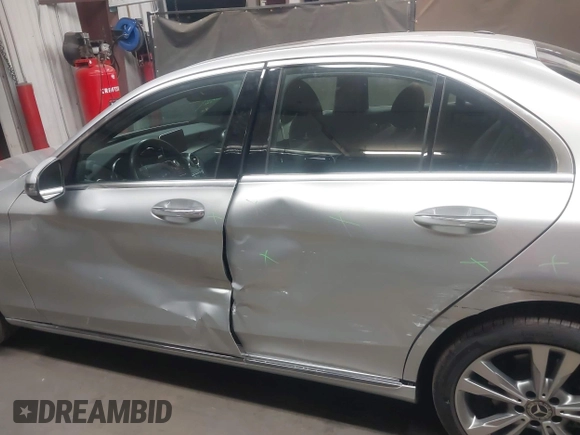 2018 Mercedes-Benz C 300 with VIN 55SWF4KBXJU255125, listed as a IAAI auction lot 42182752 with 54,932 mi miles and . Bid and sale history available at DreamBid. Image 14.