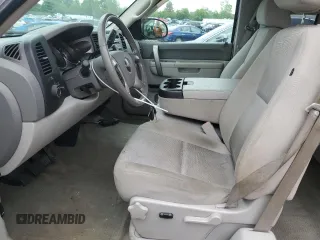 2010 GMC Sierra 1500 SLE z VIN 1GTSKVE36AZ149335, wystawiony jako Copart lot #59776005 z przebiegiem 83 381 mil mil oraz Czysty tytuł • Clean title. Historia ofert i sprzedaży dostępna na DreamBid. Obrazek 7.