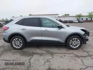 2022 Ford Escape SE z VIN 1FMCU0G62NUB32670, wystawiony jako IAAI lot #42259177 z przebiegiem 67 692 mil mil oraz . Historia ofert i sprzedaży dostępna na DreamBid. Obrazek 14.