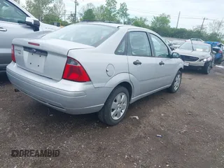 2007 Ford Focus S z VIN 1FAHP34N57W326220, wystawiony jako IAAI lot #42123072 z przebiegiem Nie podano mil oraz . Historia ofert i sprzedaży dostępna na DreamBid. Obrazek 4.