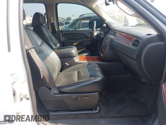 2013 Chevrolet Tahoe LTZ with VIN 1GNSKCE04DR374682, listed as a IAAI auction lot 42779526 with 139,533 mi miles and . Bid and sale history available at DreamBid. Image 5.