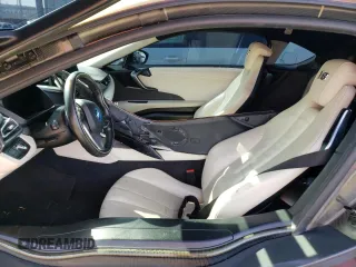 2016 BMW i8 z VIN WBY2Z2C51GV674865, wystawiony jako Copart lot #40417413 z przebiegiem 59 325 mil mil oraz . Historia ofert i sprzedaży dostępna na DreamBid. Obrazek 7.