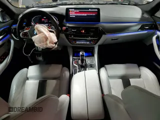 2021 BMW M5 z VIN WBS83CH04MCF76691, wystawiony jako Copart lot #39773233 z przebiegiem 35 821 mil mil oraz . Historia ofert i sprzedaży dostępna na DreamBid. Obrazek 8.