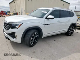 2024 Volkswagen Atlas SEL Premium R-Line z VIN 1V2FR2CA3RC574070, wystawiony jako Copart lot #50787545 z przebiegiem 9 377 mil mil oraz Szkoda całkowita • Salvage title. Historia ofert i sprzedaży dostępna na DreamBid. Obrazek 1.