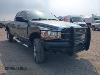 2006 Dodge 2500 SLT z VIN 1D7KS28C56J235984, wystawiony jako IAAI lot #42232600 z przebiegiem 366 134 mil mil oraz . Historia ofert i sprzedaży dostępna na DreamBid. Obrazek 1.