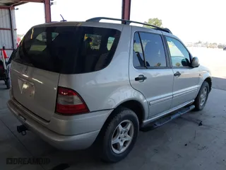2001 Mercedes-Benz M-Class with VIN 4JGAB54E21A250865, listed as a IAAI auction lot 42111259 with 261,546 mi miles. Bid and sale history available at carsss.com. Image 4.