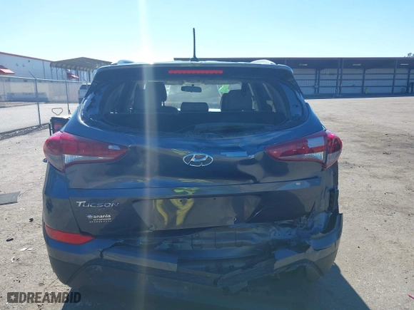 2017 Hyundai Tucson SE Plus with VIN KM8J33A45HU420349, listed as a IAAI auction lot 41296190 with 77,910 mi miles. Bid and sale history available at carsss.com. Image 16.
