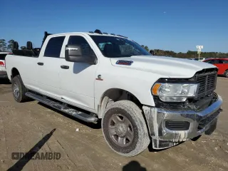 2024 Ram 2500 Tradesman z VIN 3C6UR5HL6RG253486, wystawiony jako Copart lot #43462095 z przebiegiem 34 638 mil mil oraz Szkoda całkowita • Salvage title. Historia ofert i sprzedaży dostępna na DreamBid. Obrazek 4.