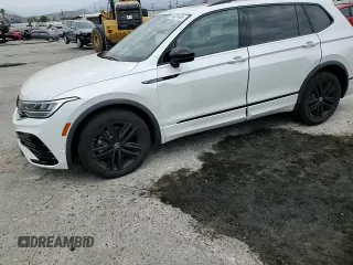 2022 Volkswagen Tiguan SE R-Line Black with VIN 3VVCB7AXXNM109437, listed as a Copart auction lot 59607495 with 30,985 mi miles and Salvage title. Bid and sale history available at DreamBid. Image 14.