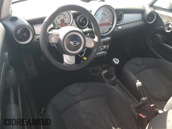 2008 MINI Hardtop with VIN WMWMF33548TU65011, listed as a Copart auction lot 82175524 with 197,702 mi miles and Salvage title. Bid and sale history available at DreamBid. Image 8.