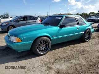 1993 Ford Mustang z VIN 1FACP40E9PF168633, wystawiony jako Copart lot #71578014 z przebiegiem 954 mil mil oraz Szkoda całkowita • Salvage title. Historia ofert i sprzedaży dostępna na DreamBid. Obrazek 1.