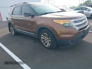 2011 Ford Explorer XLT z VIN 1FMHK8D89BGA89990, wystawiony jako IAAI lot #42123945 z przebiegiem 224 672 mil mil oraz . Historia ofert i sprzedaży dostępna na DreamBid. Obrazek 1.