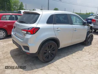 2024 Mitsubishi Outlander S z VIN JA4ARUAU6RU017646, wystawiony jako IAAI lot #42155361 z przebiegiem 1 044 mil mil oraz . Historia ofert i sprzedaży dostępna na DreamBid. Obrazek 4.