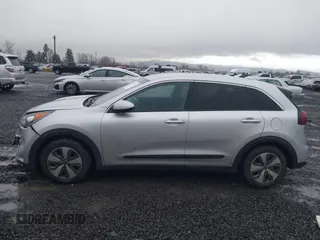 2017 Kia Niro LX with VIN KNDCB3LC7H5055073, listed as a IAAI auction lot 41517938 with 134,586 mi miles. Bid and sale history available at carsss.com. Image 15.
