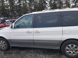2005 Kia Sedona LX with VIN KNDUP132X56742698, listed as a IAAI auction lot 41637967 with 118,346 mi miles. Bid and sale history available at carsss.com. Image 15.