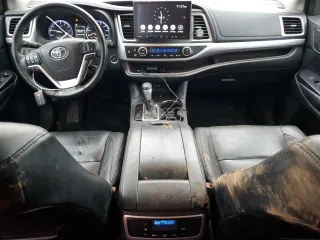 2017 Toyota Highlander XLE z VIN 5TDJZRFH8HS392519, wystawiony jako Copart lot #44079265 z przebiegiem 84 065 mil mil oraz Szkoda całkowita • Salvage title. Historia ofert i sprzedaży dostępna na DreamBid. Obrazek 8.
