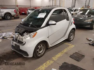 2015 Smart fortwo Passion with VIN WMEEJ3BA1FK805997, listed as a IAAI auction lot 41900723 with 102,185 mi miles. Bid and sale history available at carsss.com. Image 18.