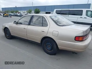 1994 Toyota Camry LE with VIN JT2SK12E0R0269820, listed as a IAAI auction lot 41908360 with 184,739 mi miles. Bid and sale history available at carsss.com. Image 3.