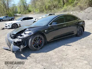 2020 Tesla Model 3 Performance z VIN 5YJ3E1EC8LF746838, wystawiony jako Copart lot #54990165 z przebiegiem 76 704 mil mil oraz Szkoda całkowita • Salvage title. Historia ofert i sprzedaży dostępna na DreamBid. Obrazek 1.