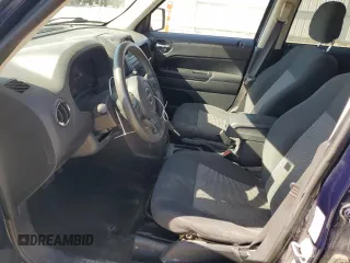 2016 Jeep Patriot Sport z VIN 1C4NJRBB4GD509405, wystawiony jako Copart lot #56781025 z przebiegiem 161 920 mil mil oraz Czysty tytuł • Clean title. Historia ofert i sprzedaży dostępna na DreamBid. Obrazek 7.