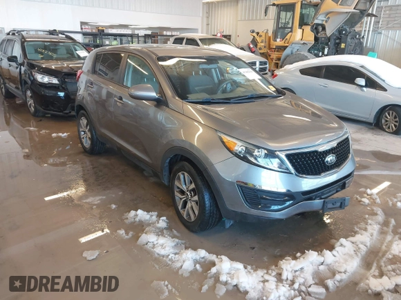2015 Kia Sportage LX with VIN KNDPB3ACXF7686082, listed as a IAAI auction lot 41282616 with 107,613 mi miles and . Bid and sale history available at carsss.com. Image 1.