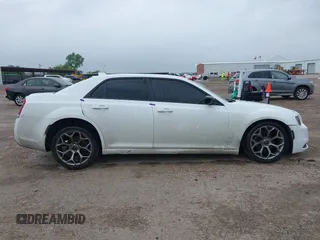2018 Chrysler 300 Touring L z VIN 2C3CCAAG5JH320468, wystawiony jako IAAI lot #42129913 z przebiegiem 188 134 mil mil oraz . Historia ofert i sprzedaży dostępna na DreamBid. Obrazek 13.