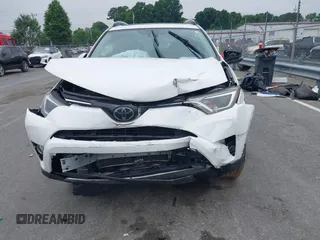 2018 Toyota RAV4 XLE z VIN JTMWFREV2JJ739366, wystawiony jako IAAI lot #42270427 z przebiegiem 112 558 mil mil oraz . Historia ofert i sprzedaży dostępna na DreamBid. Obrazek 11.