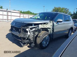 2024 Mitsubishi Outlander ES z VIN JA4J3UA8XRZ015082, wystawiony jako IAAI lot #42244407 z przebiegiem 18 885 mil mil oraz . Historia ofert i sprzedaży dostępna na DreamBid. Obrazek 2.