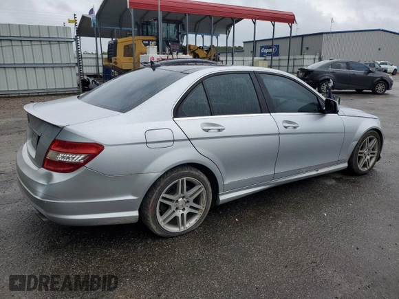 2008 Mercedes-Benz C 350 Sport z VIN WDDGF56X48R038486, wystawiony jako Copart lot #56498375 z przebiegiem 222 138 mil mil oraz Szkoda całkowita • Salvage title. Historia ofert i sprzedaży dostępna na DreamBid. Obrazek 3.